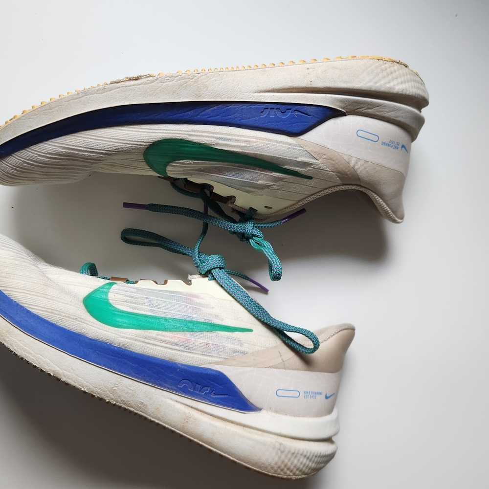 Nike Air Zoom Sneakers with Green and Blue Accents - Picture 5 of 9